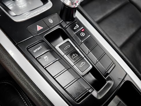 Used 2016 Porsche 911 Carrera image 24