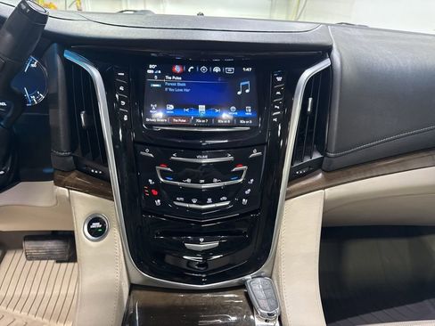Used 2019 Cadillac Escalade Premium Luxury image 19