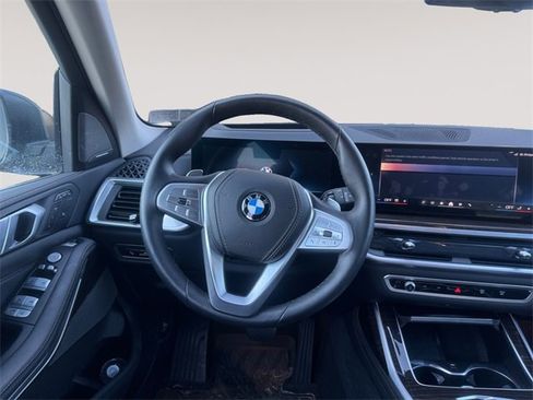 Used 2024 BMW X7 xDrive40i w/ Premium Package image 12