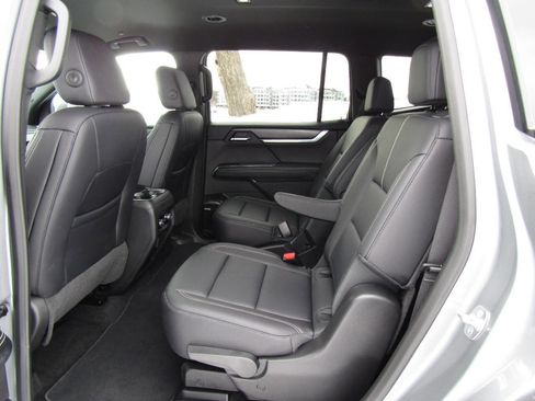 Used 2025 GMC Acadia Elevation image 12