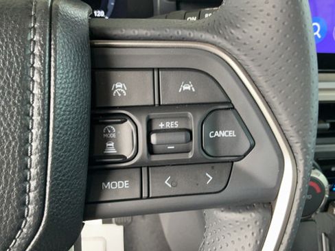 Used 2026 Toyota 4Runner TRD Off-Road Premium AWD/4WD image 13