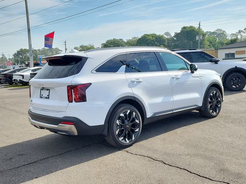 Certified 2025 Kia Sorento SX FWD image 6