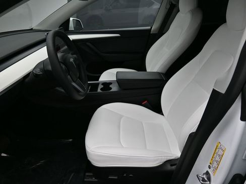 Used 2023 Tesla Model Y Long Range image 10