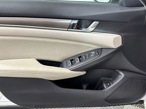 Used 2018 Honda Accord LX image 11