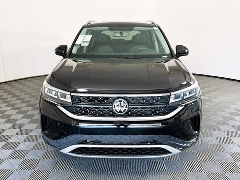 Used 2022 Volkswagen Taos SE FWD image 8