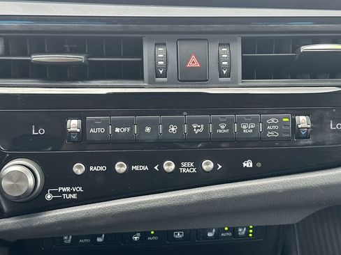 Used 2023 Lexus ES 300h w/ Accessory Package (Z2) FWD image 30