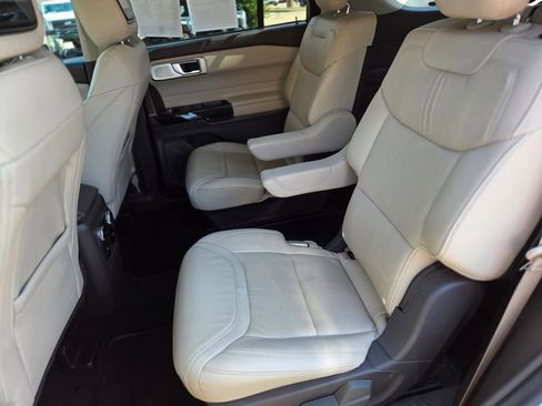 Used 2023 Ford Explorer Platinum w/ Technology Package AWD/4WD image 17