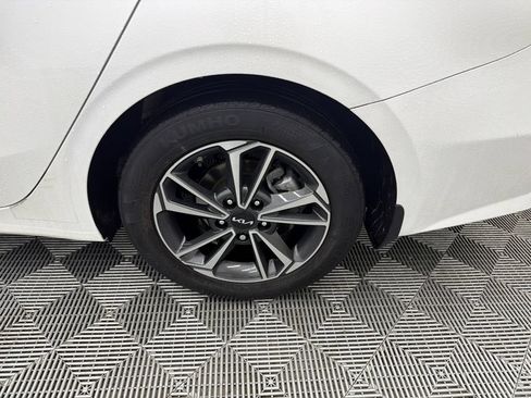 Used 2024 Kia Forte LXS w/ LXS Technology Package FWD image 18