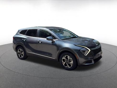 Used 2025 Kia Sportage LX FWD image 2