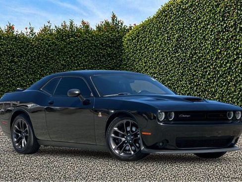 Used 2022 Dodge Challenger R/T Scat Pack RWD image 2
