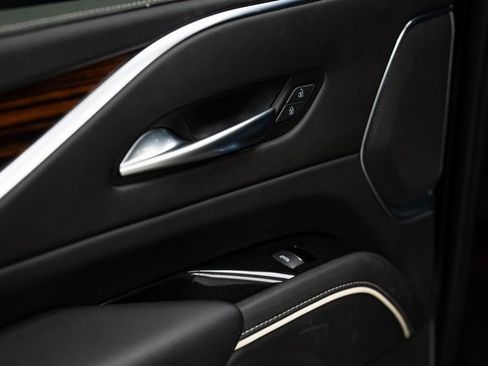 Used 2022 Cadillac Escalade Premium Luxury image 25