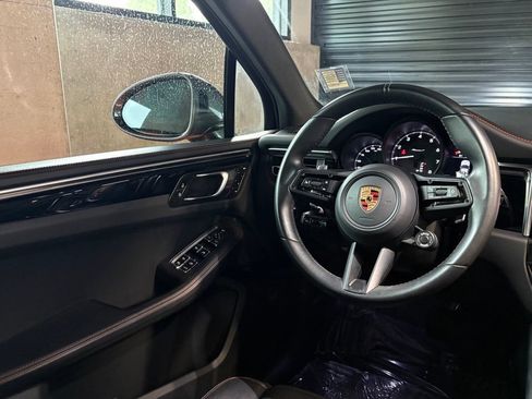 Used 2023 Porsche Macan AWD/4WD image 19