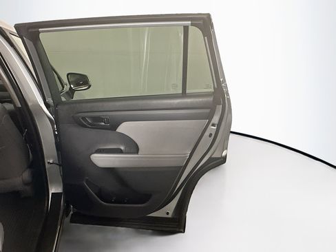 Used 2023 Toyota Highlander L FWD image 32