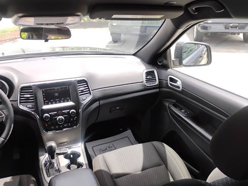 Used 2021 Jeep Grand Cherokee Laredo RWD image 15