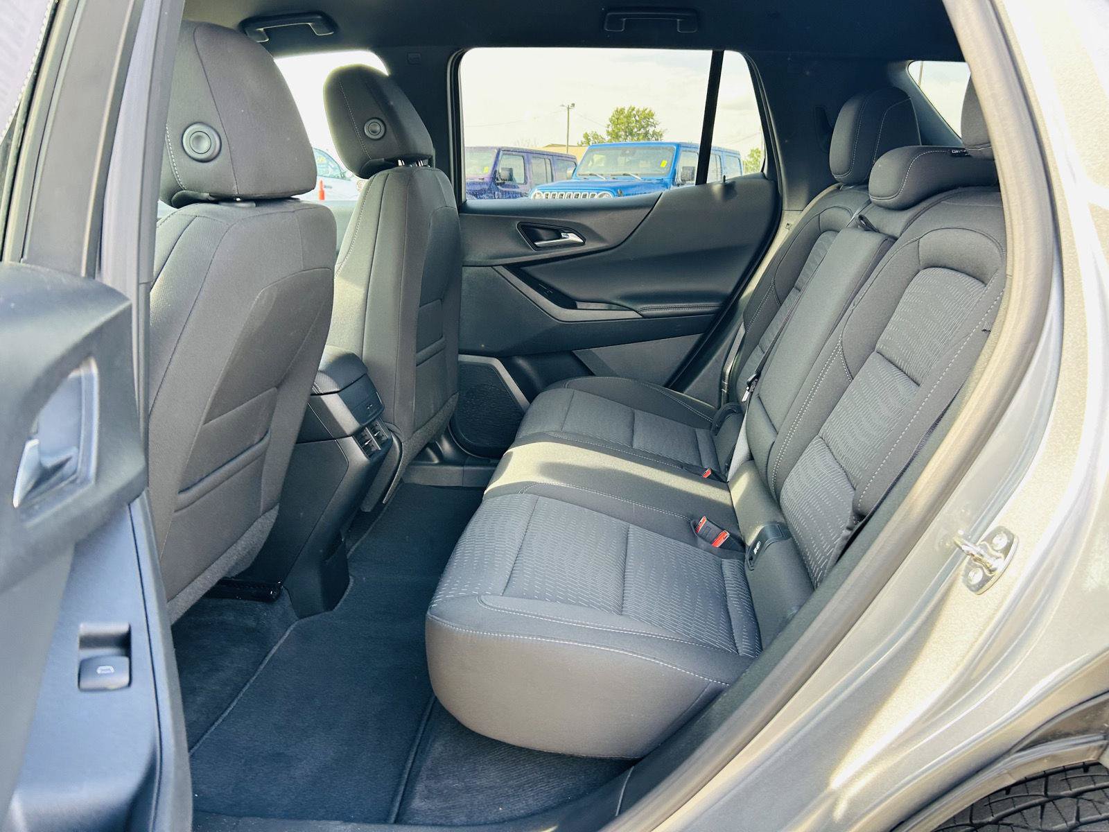 Used 2025 Chevrolet Equinox LT FWD image 27