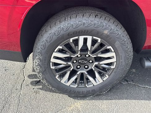 New 2026 Chevrolet Suburban Z71 image 19