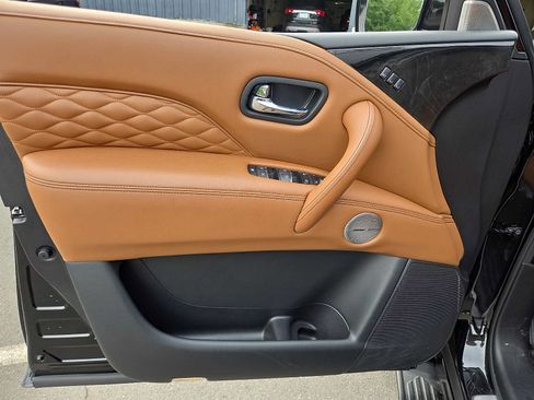 Used 2024 INFINITI QX80 Sensory AWD/4WD image 13