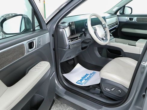 Used 2025 Hyundai Santa Fe Limited FWD image 3