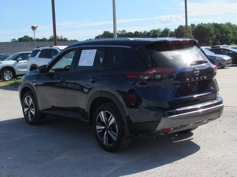 Certified 2025 Nissan Rogue SL FWD image 8