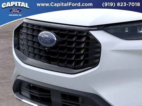New 2025 Ford Escape SE w/ PHEV Premium Package FWD image 18