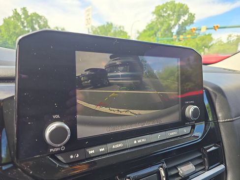 Used 2025 Nissan Pathfinder SV FWD image 19