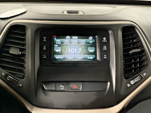 Used 2016 Jeep Cherokee Sport w/ Cold Weather Group AWD/4WD image 23
