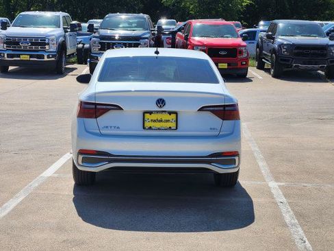 Used 2024 Volkswagen Jetta SEL FWD image 5