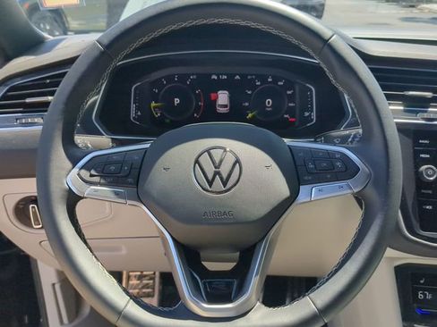 Certified 2023 Volkswagen Tiguan SEL R-Line image 32