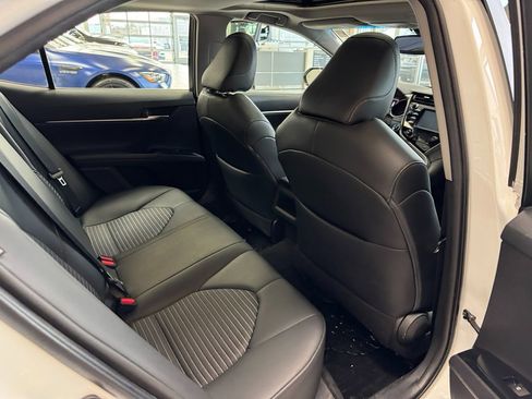 Used 2018 Toyota Camry SE w/ Moonroof Package FWD image 52