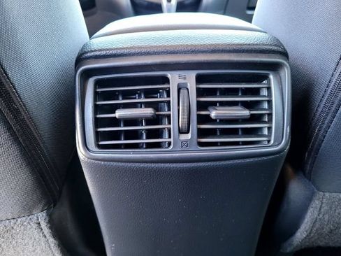 Used 2018 Nissan Rogue SV FWD image 13