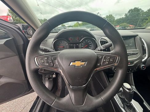 Used 2018 Chevrolet Cruze LT w/ Convenience Package FWD image 14