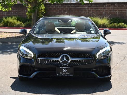 Used 2018 Mercedes-Benz SL 550 image 2