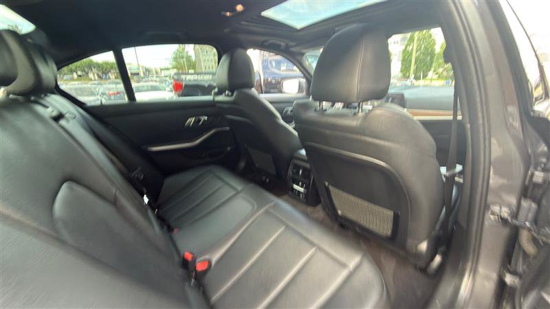 Used 2019 BMW 330i xDrive Sedan w/ Driving Assistance Package AWD/4WD image 17