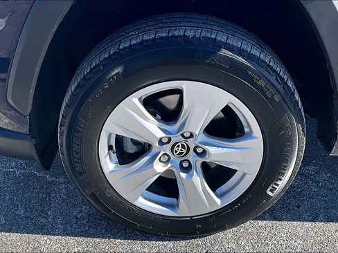 Used 2021 Toyota RAV4 XLE image 7