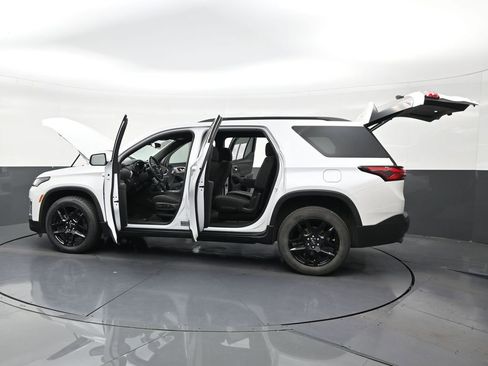 Used 2022 Chevrolet Traverse LT FWD image 30