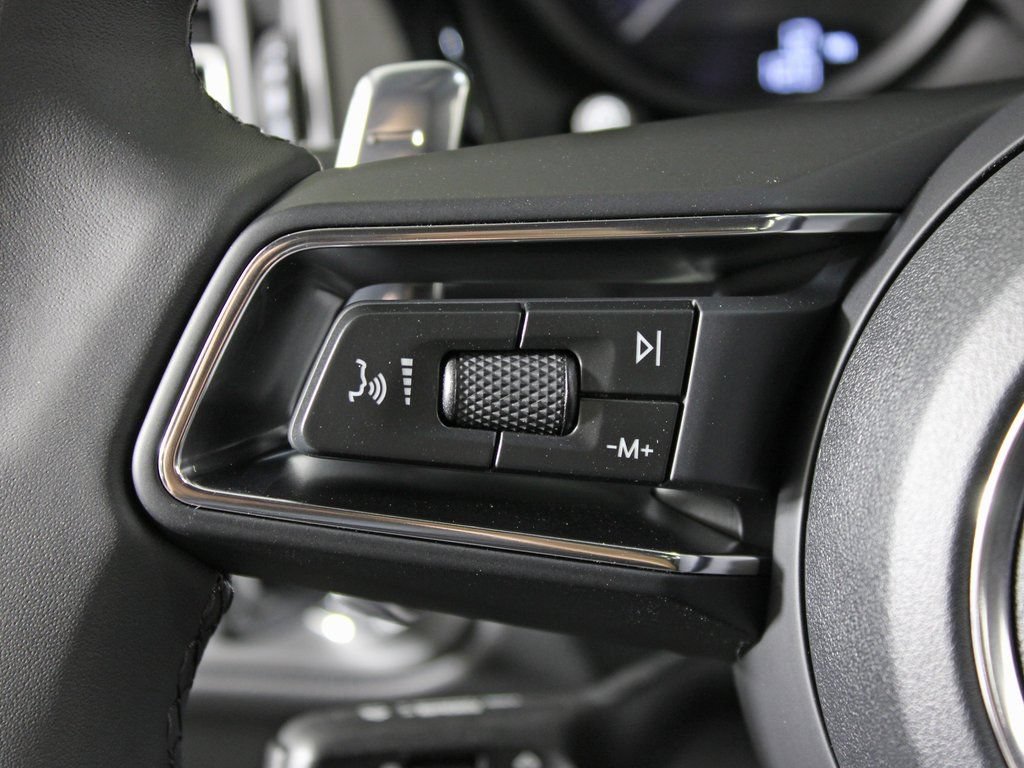 Certified 2026 Porsche Macan AWD/4WD image 22