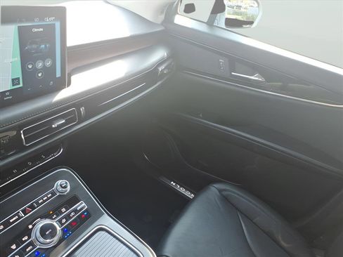 Used 2023 Lincoln Nautilus Reserve image 23