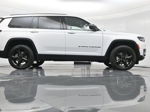 New 2025 Jeep Grand Cherokee L Altitude image 42
