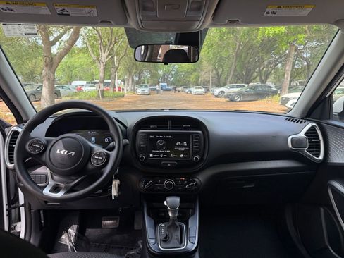 Used 2025 Kia Soul LX w/ LX Technology Package image 28