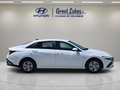 New 2026 Hyundai Elantra SE FWD image 6