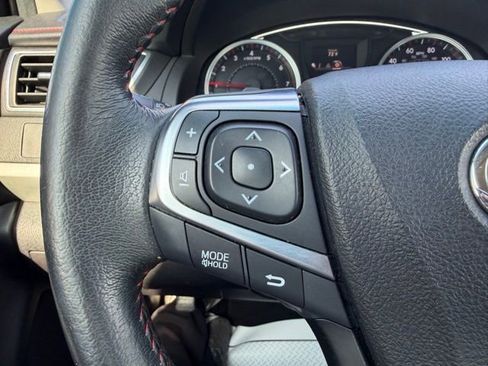Used 2017 Toyota Camry XLE FWD image 16