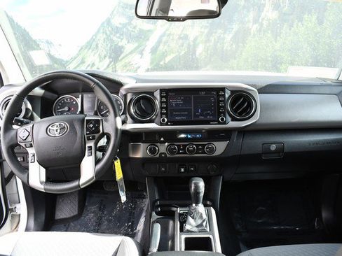 Certified 2022 Toyota Tacoma SR5 image 18