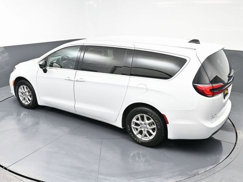 Used 2024 Chrysler Pacifica Touring-L image 44