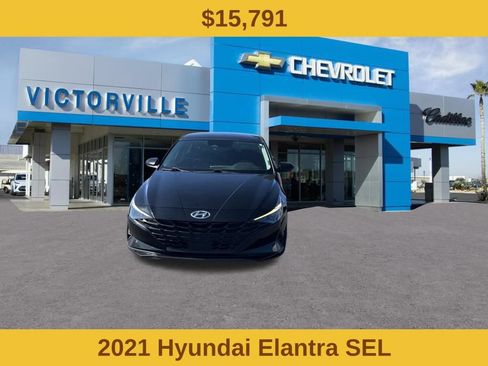 Used 2021 Hyundai Elantra SEL w/ Convenience Package FWD image 2