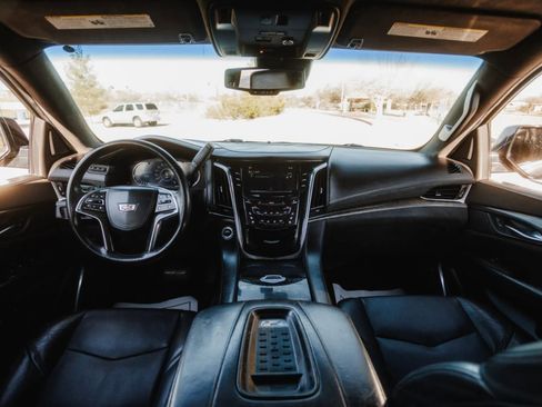 Used 2016 Cadillac Escalade Platinum image 34