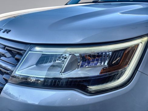 Used 2018 Ford Explorer XLT w/ Equipment Group 202A image 19