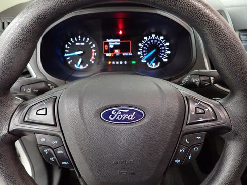 Used 2019 Ford Edge SE image 25