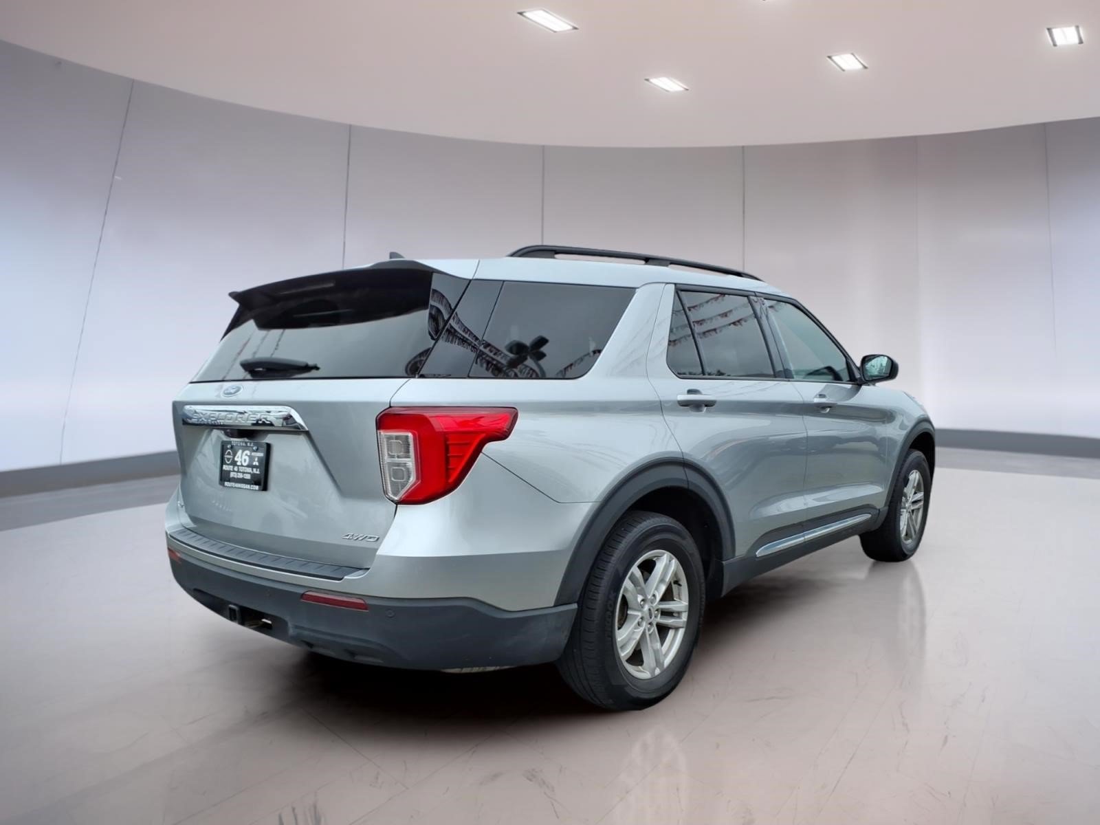 Used 2023 Ford Explorer XLT w/ Class IV Trailer Tow Package AWD/4WD image 6