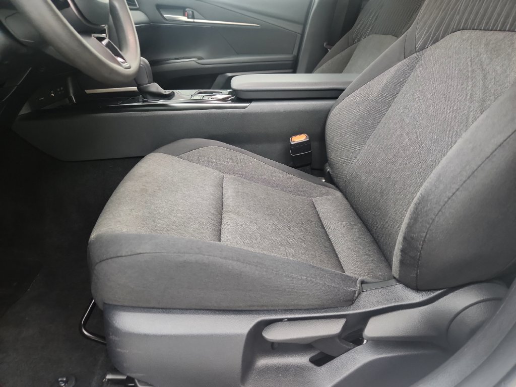 Used 2025 Toyota Camry LE FWD image 22