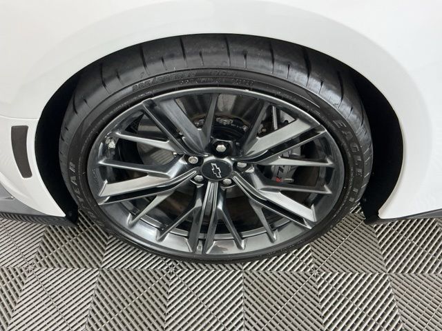 Used 2020 Chevrolet Camaro ZL1 RWD image 27